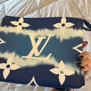 Brand New Louis Vuitton NWOT Escale Toiletry Pouch 26